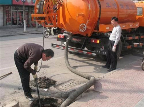 延长清掏化粪池，健康生活从这里开始
